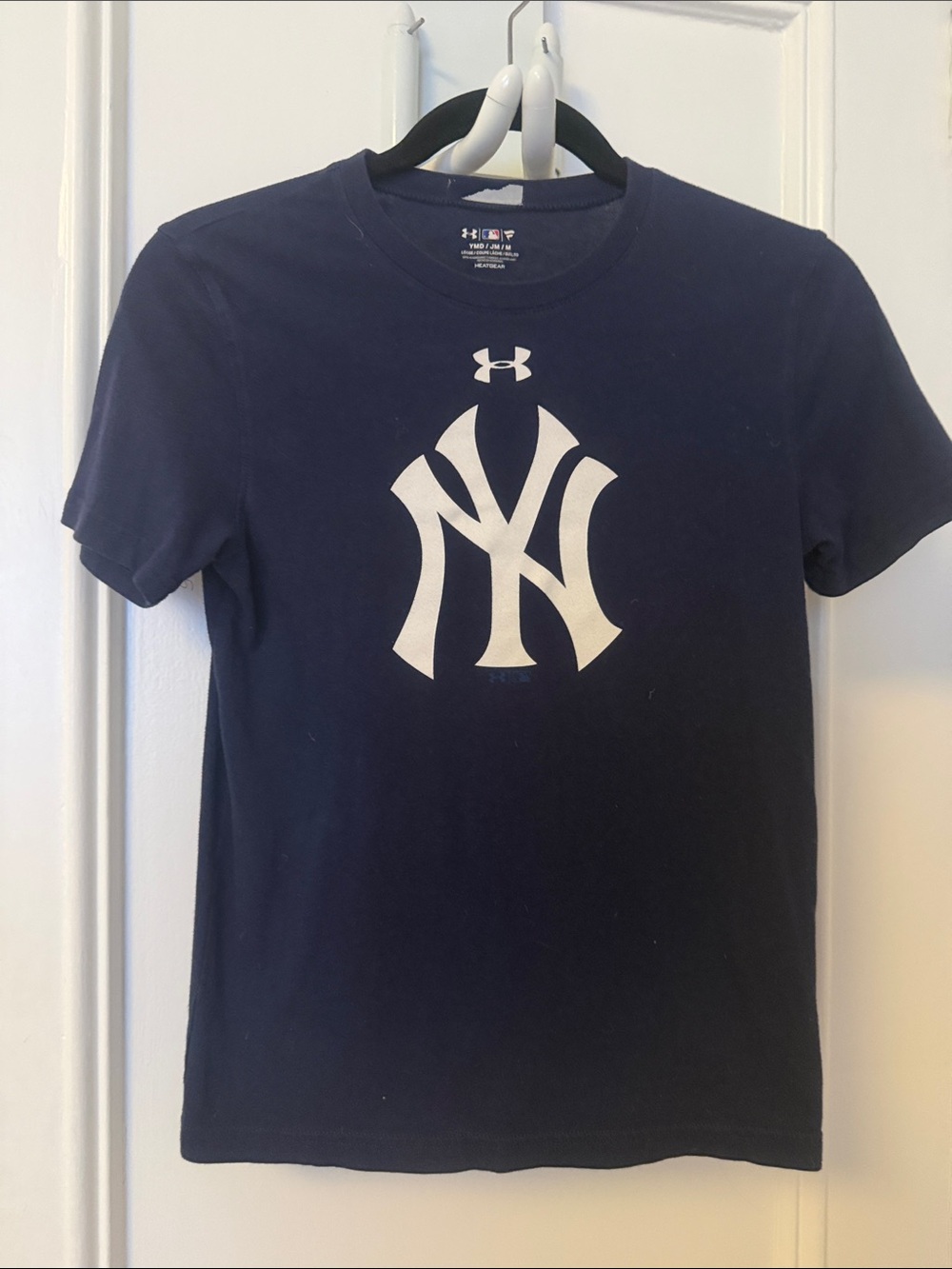 Under Armour MLV NYY New York Yankees Navy & White Logo Graphic Tee